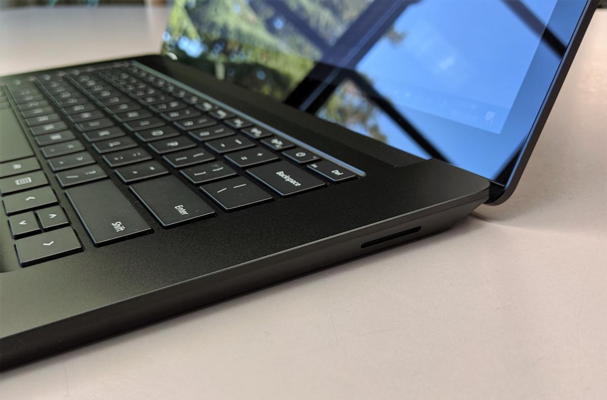 Microsoft Surface Laptop 3 right side