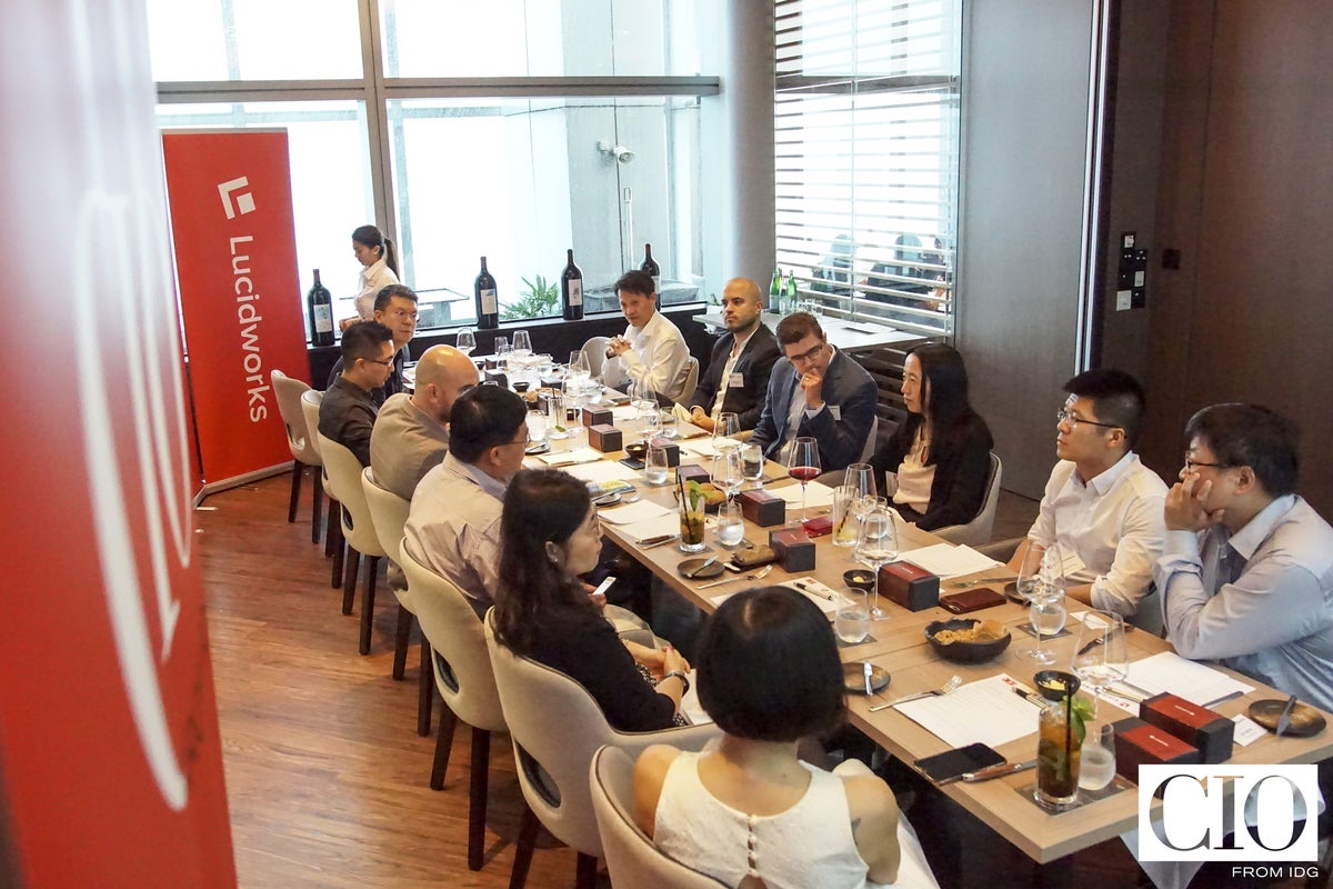 Guests debate during CIO ASEAN’s roundtable: ‘Using AI to unlock powerful data insights’