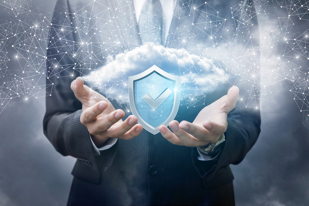 cloud security shield with checkmark / cloud / digital connections / cloud security expert / CASB