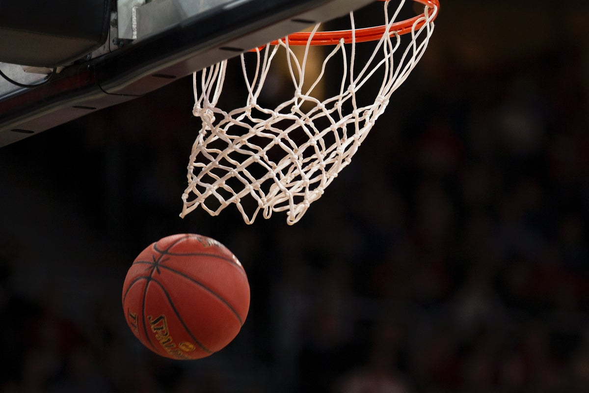 basketball hoop score through the net java referencing by markus spiske via unsplash
