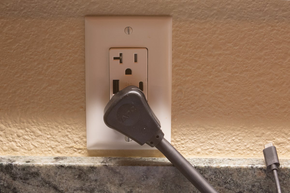 leviton t5833 with plug