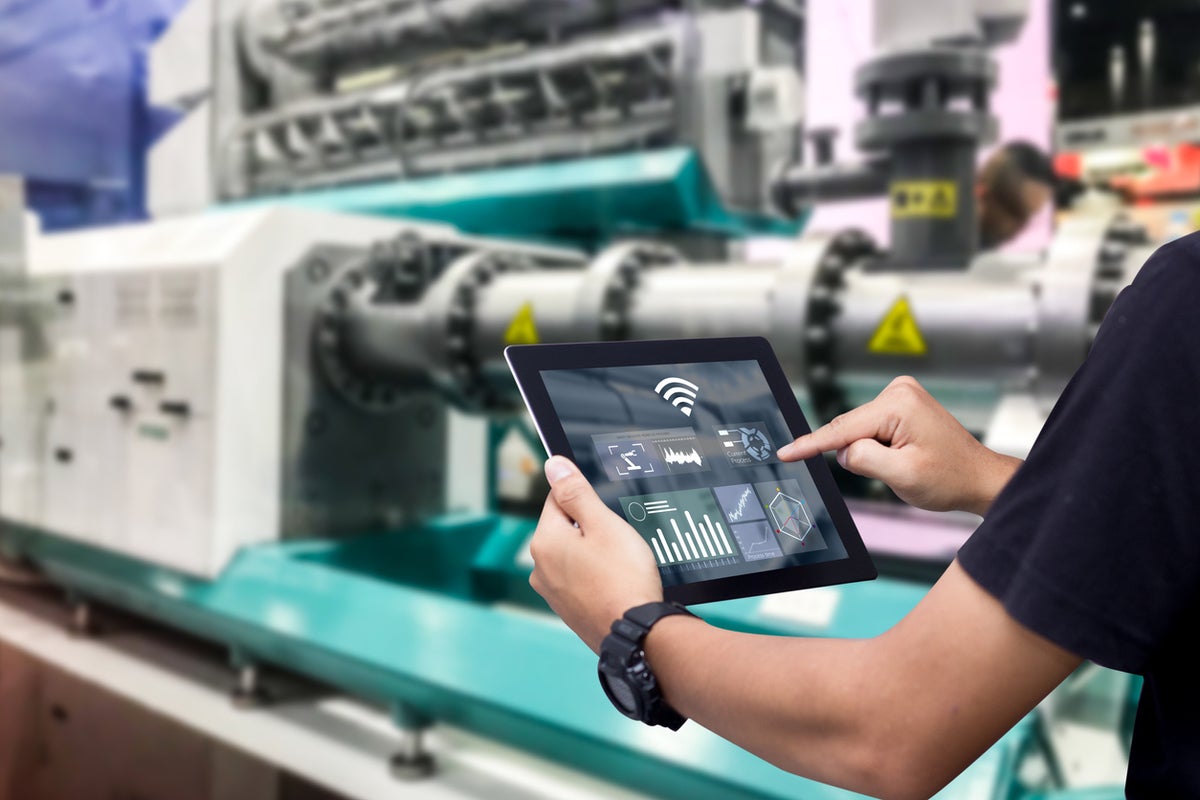 Image: Enabling âServitizationâ for OEMs through Connected Products