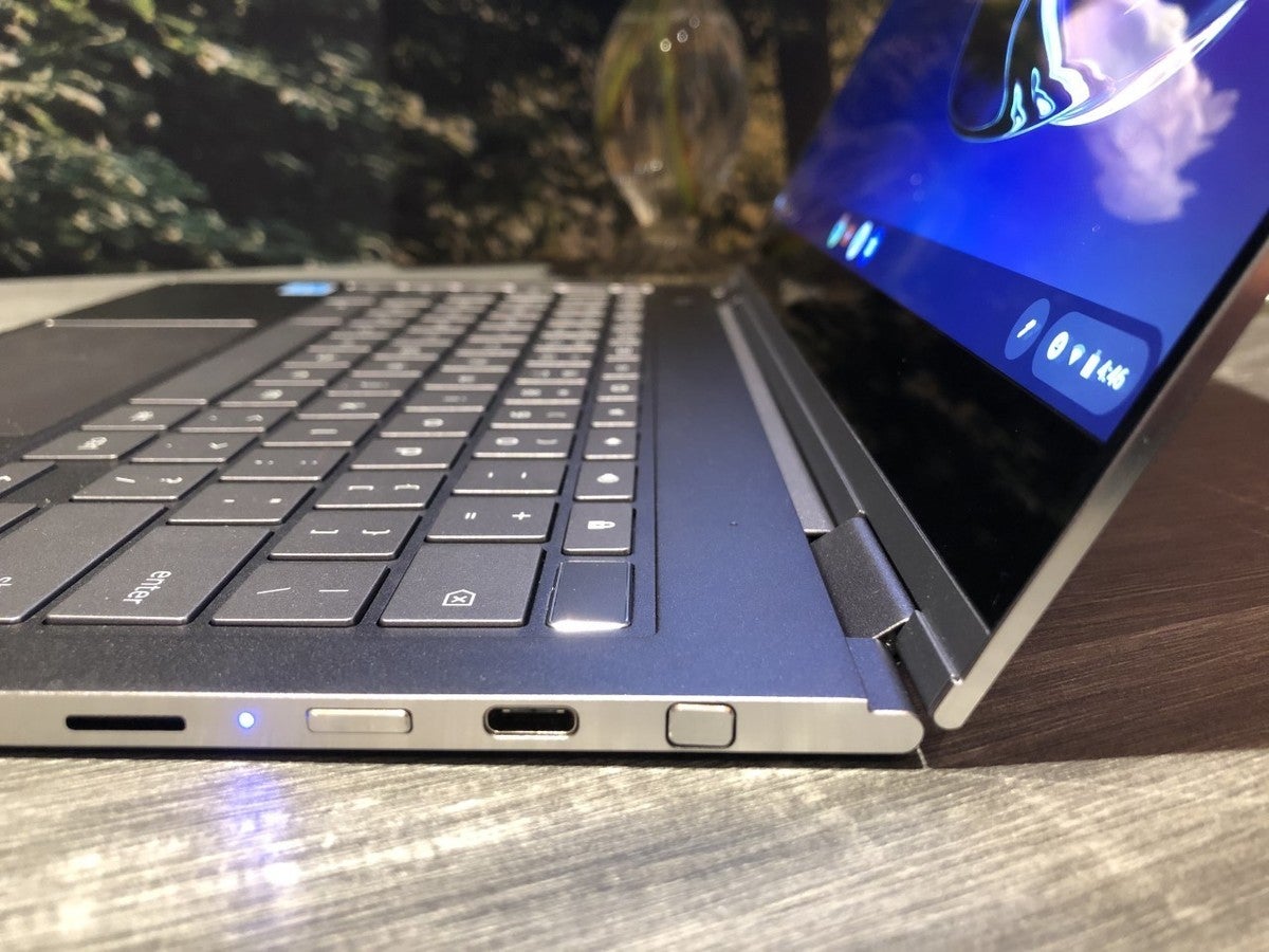 samsung galaxy chromebook gray right side