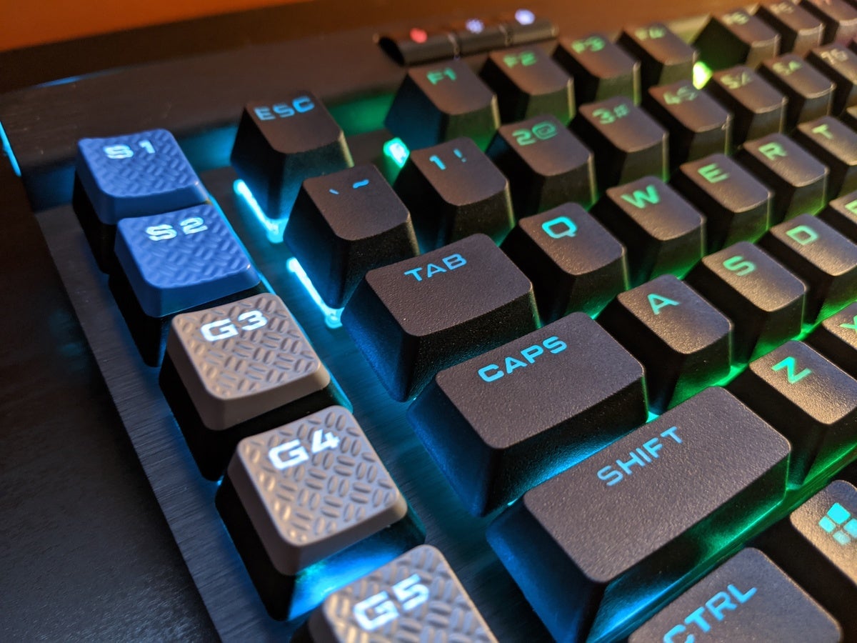 CORSAIR K95 RGB Platinum XT Review - Closer Look