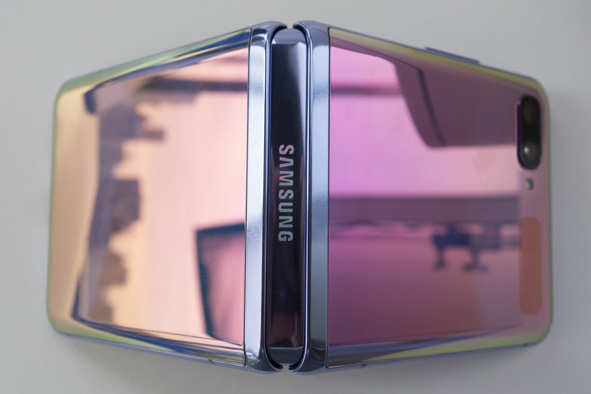 Samsung Galaxy Z Flip L Avenir Des Smartphones Pliants Le Monde Informatique