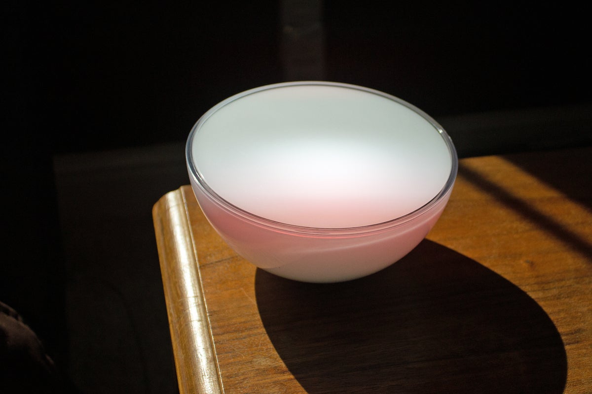 Philips Hue Go review: Philips Hue Go puts smart lighting on the move - CNET