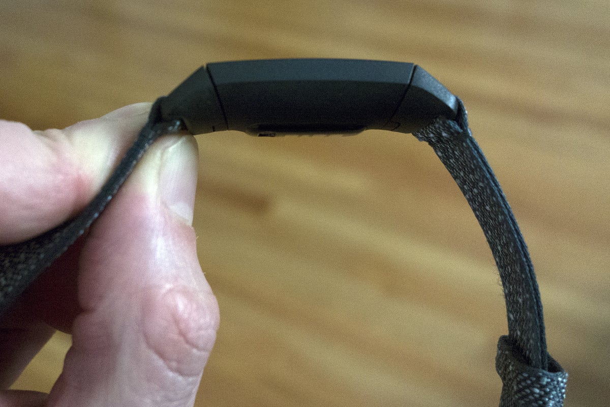 fitbit charge 4 thickness