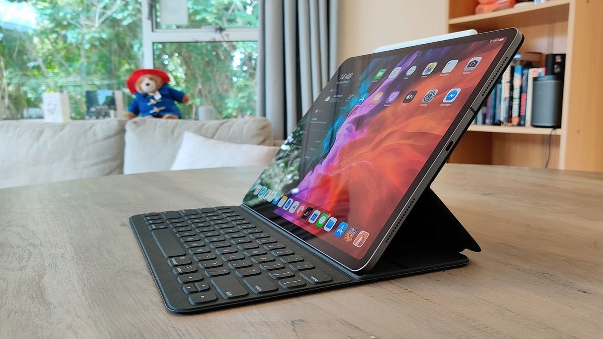 Save a staggering $95 on Apple's Smart Keyboard Folio for the iPad Pro