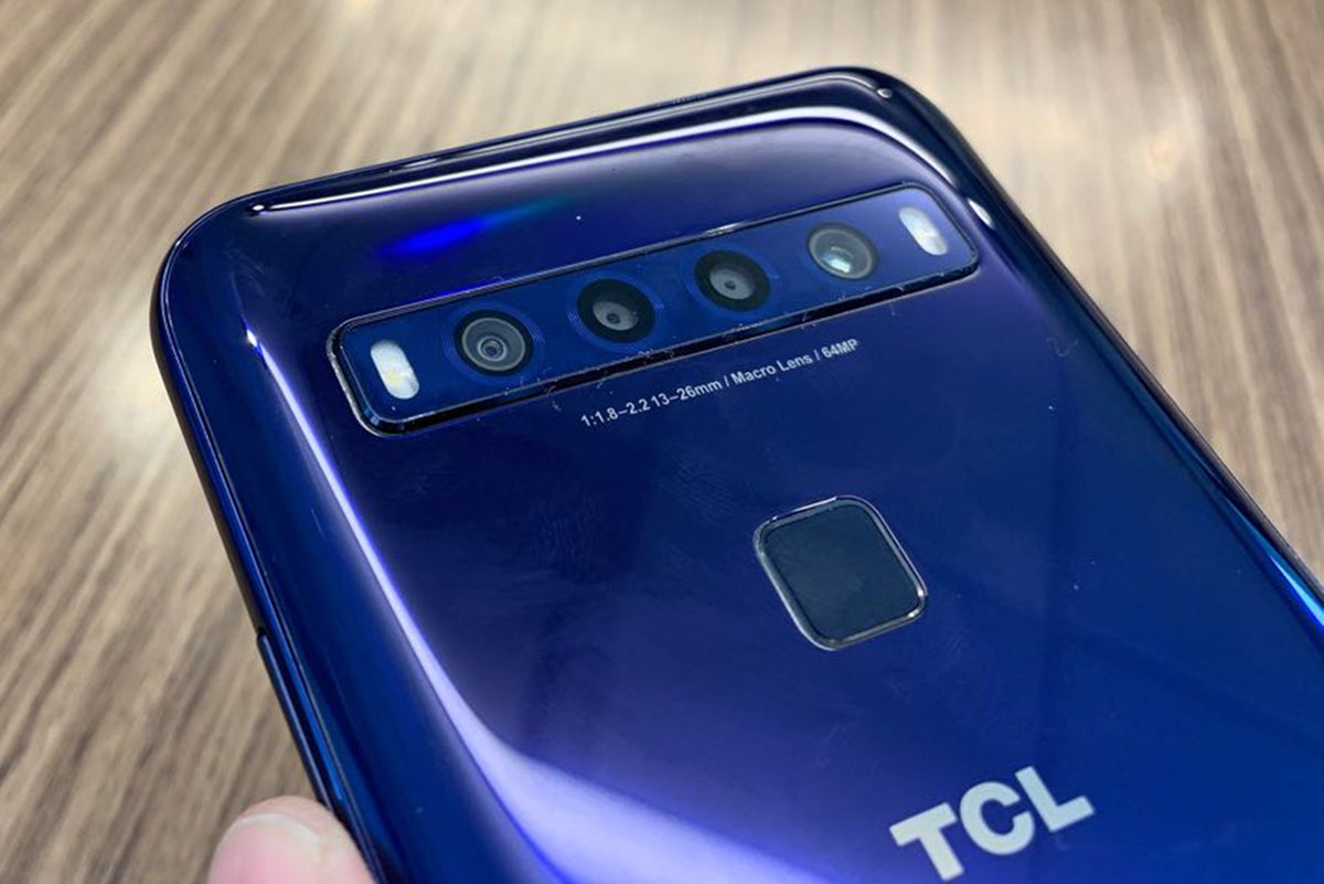 TCL 10 Series smartphone: Strong design, middling specs