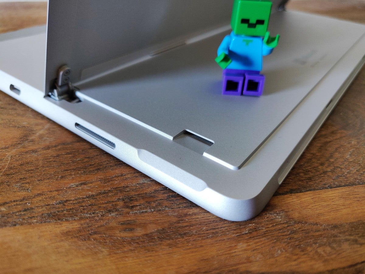 Microsoft Surface Go 2 microsd card slot