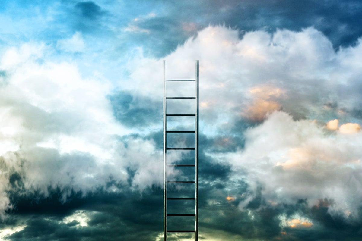 A ladder extends into clouds in the sky. [ growth /expansion / opportunity / growth ]