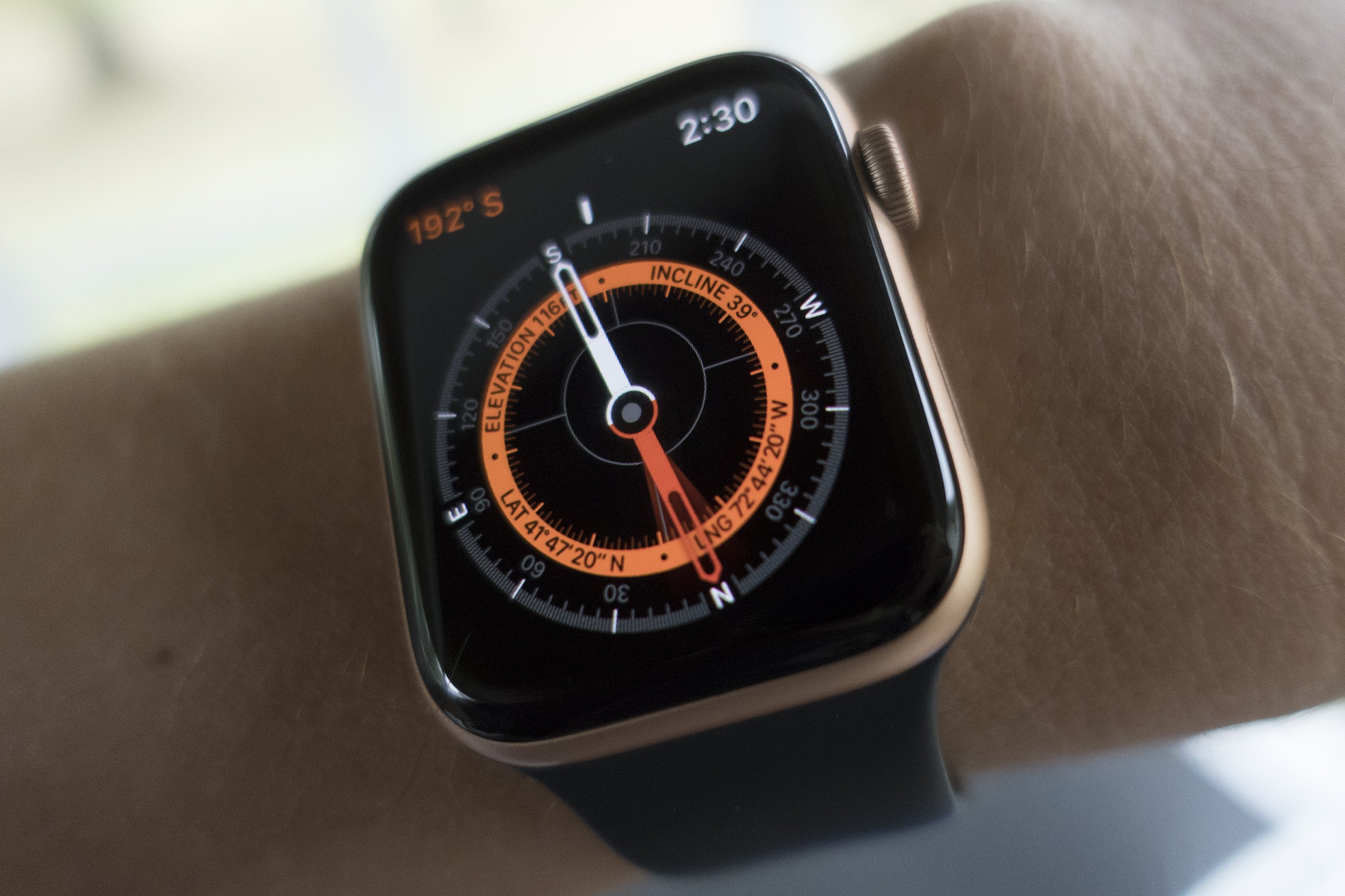 Чем отличается apple watch 4 от se