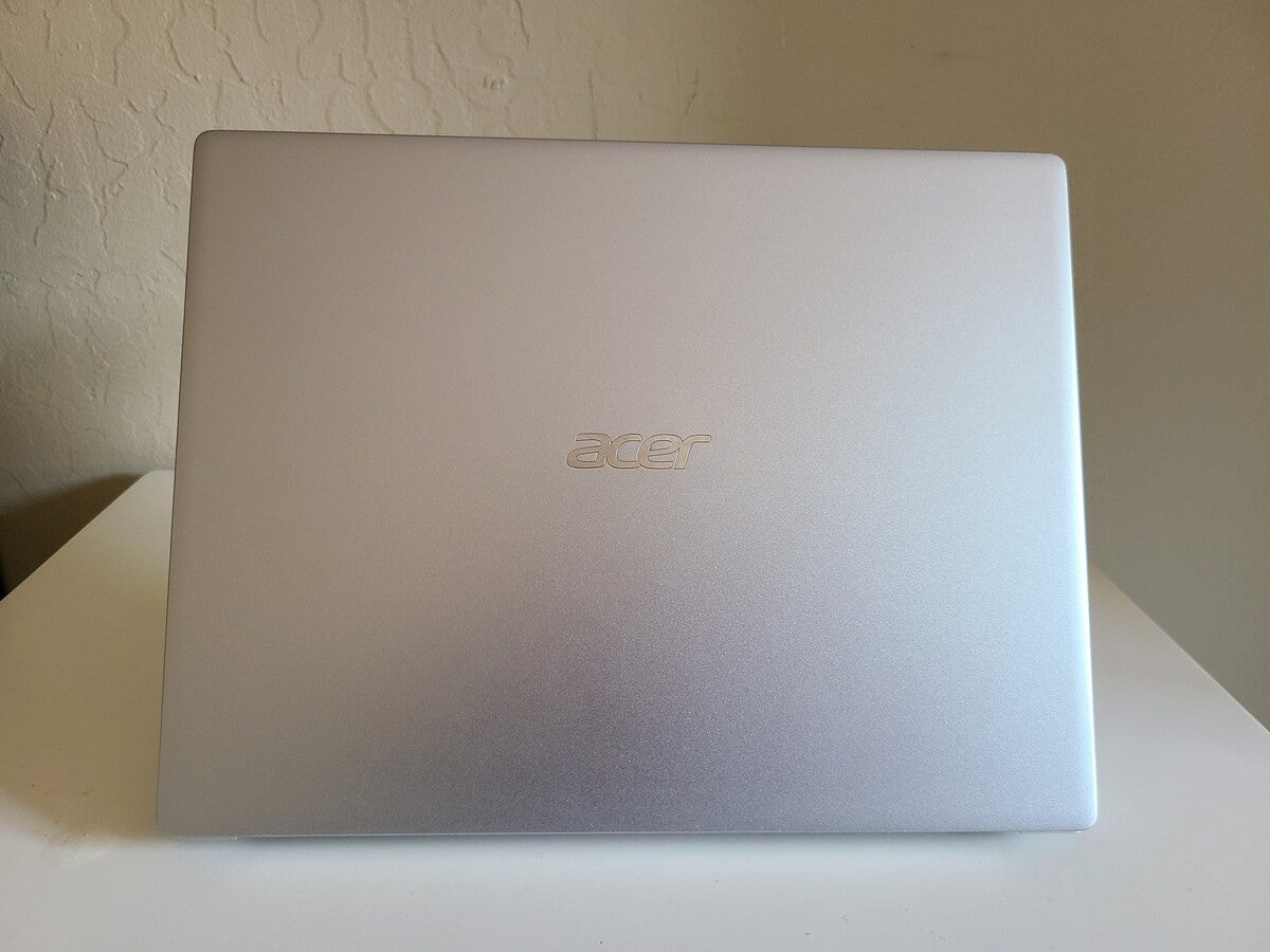 Acer Swift 3 (SF313-52) rear