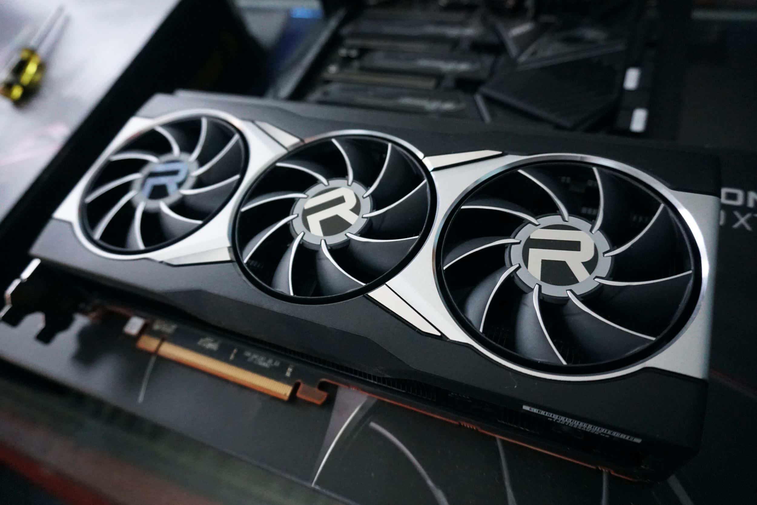 NVIDIA's GeForce RTX 3090 Ti Throttled To 300 Watts Still Beats A Radeon RX  6900 XT