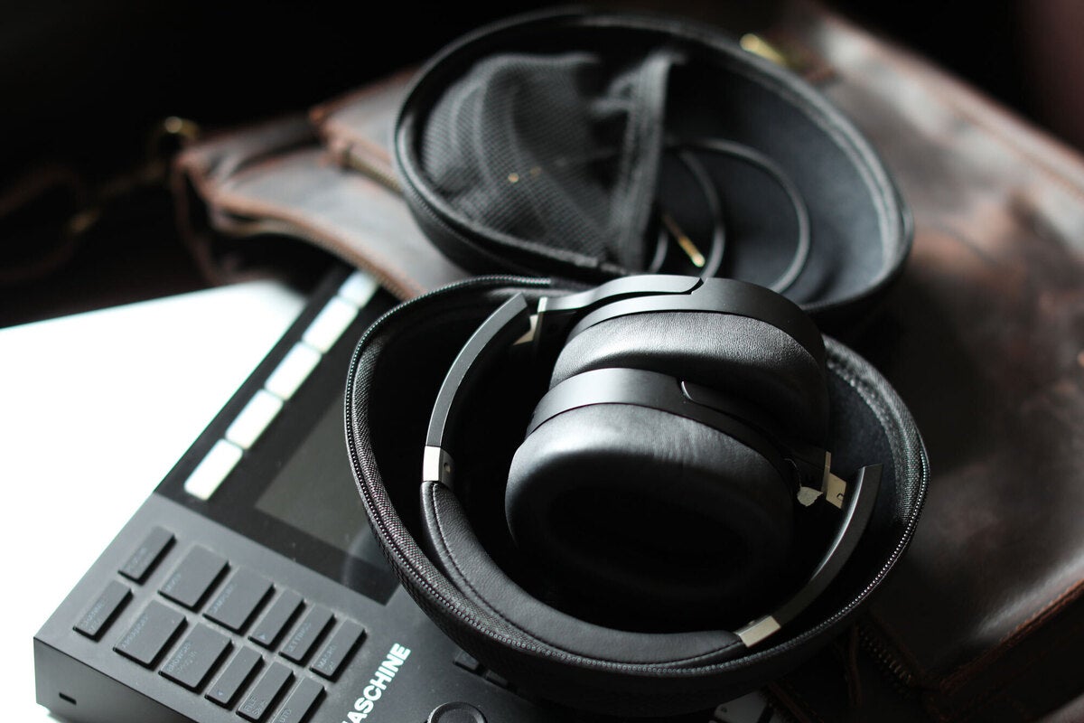 audeze lcd1 in case