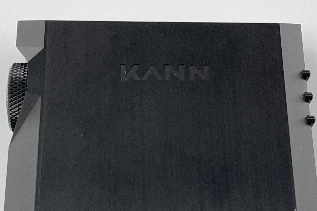 ‘Kann’ is engraved on the brushed aluminum finish of the player’s back.