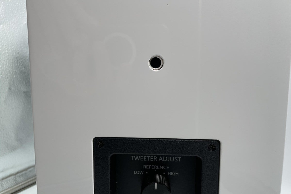 The CG5’s back panel has a threaded opening for optional wall mounting.