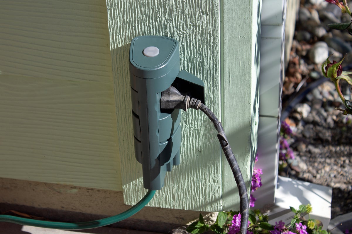 Enbrighten WiFi Smart Yard Stake review: 6 outdoor smart plugs in one