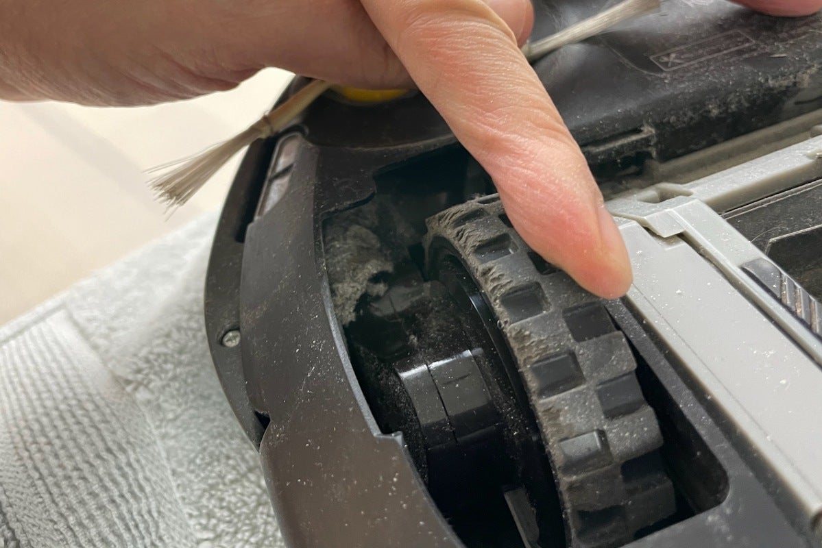 roomba side wheel dust and dirt