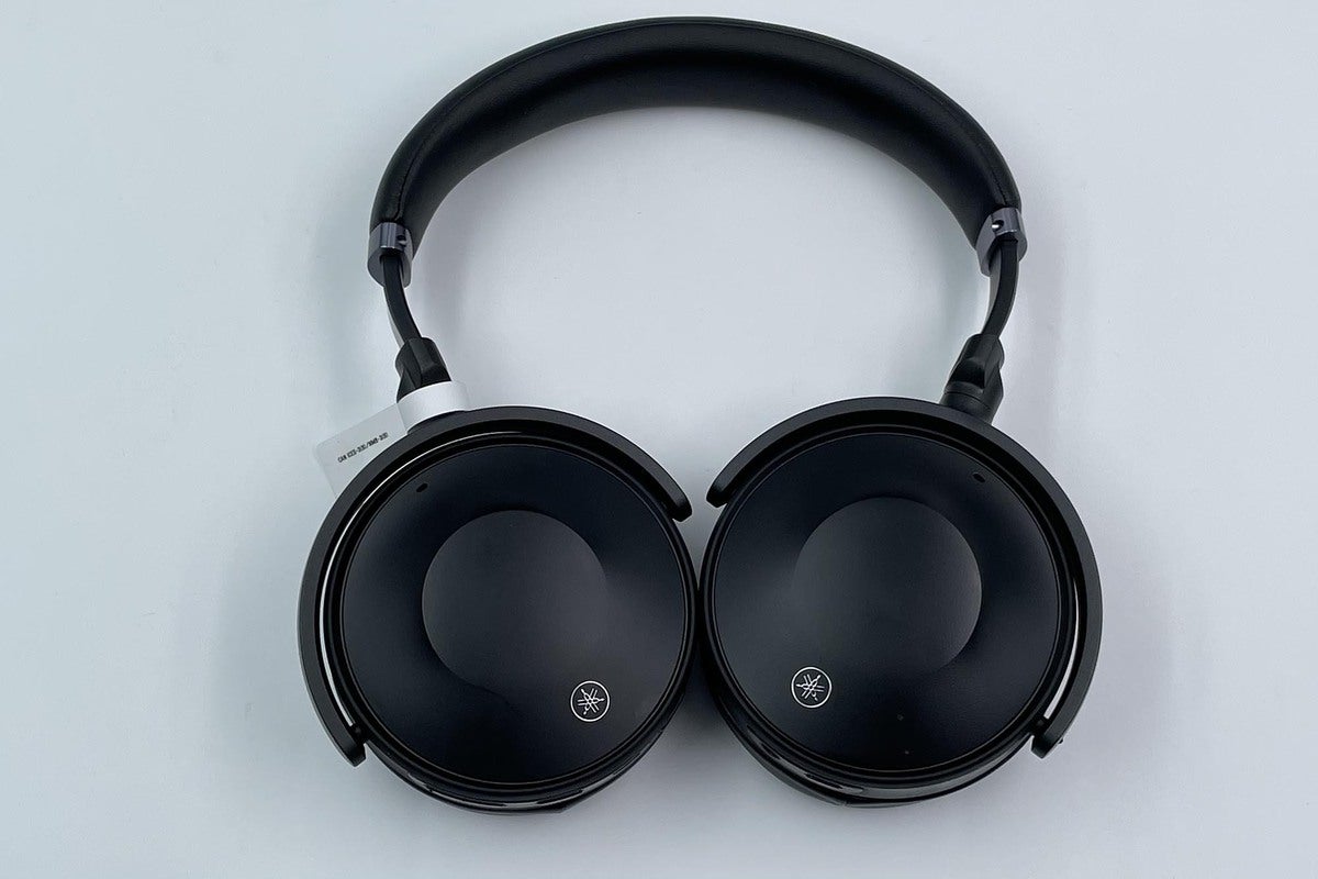 The Yamaha YH-E700A headphones feature a mushroom-shaped headband that exerted some pressure on the