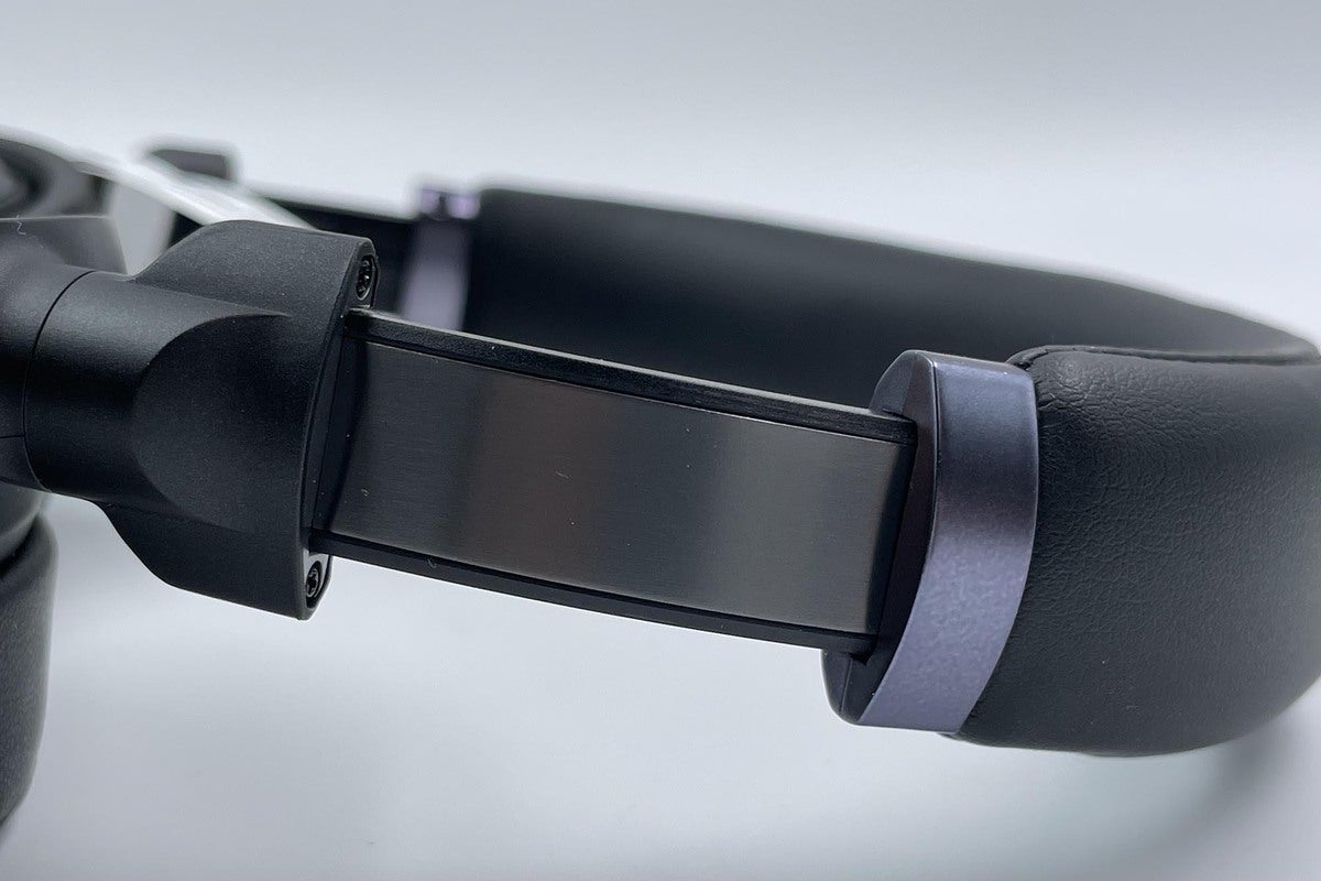 The plastic headband is inlaid with a brushed aluminum band that should provide extra durability.