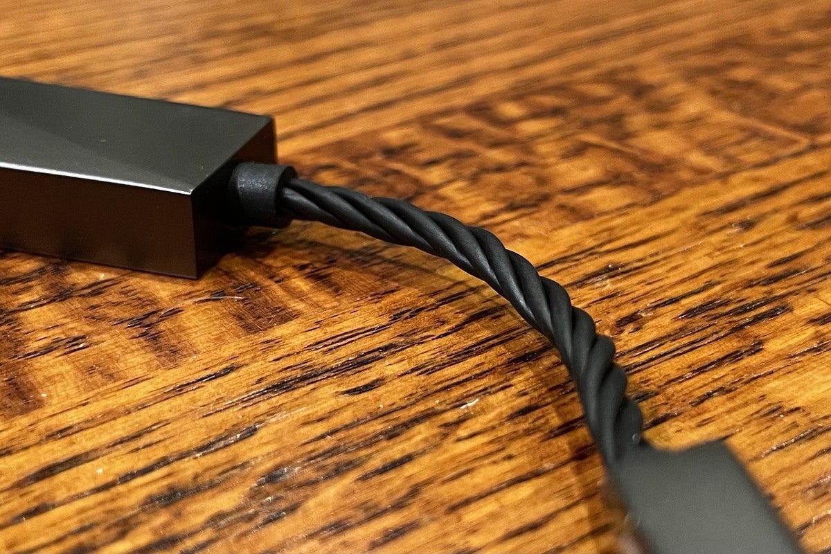 The cable used in the USB DAC is a custom-made, 4-core cable designed by Astell&Kern. The cable is r