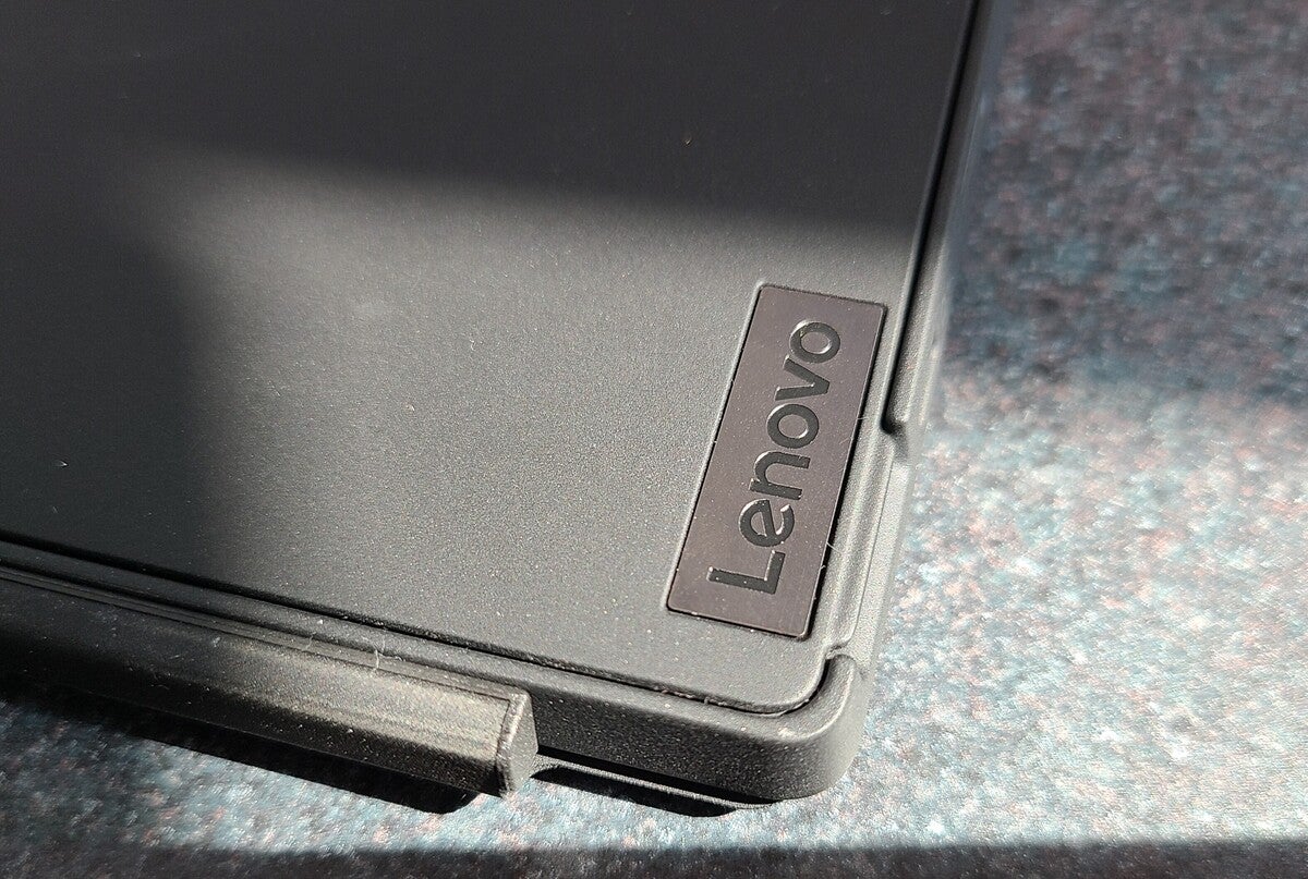 Lenovo ThinkPad X12 Detachable Gen 1 kickstand lip