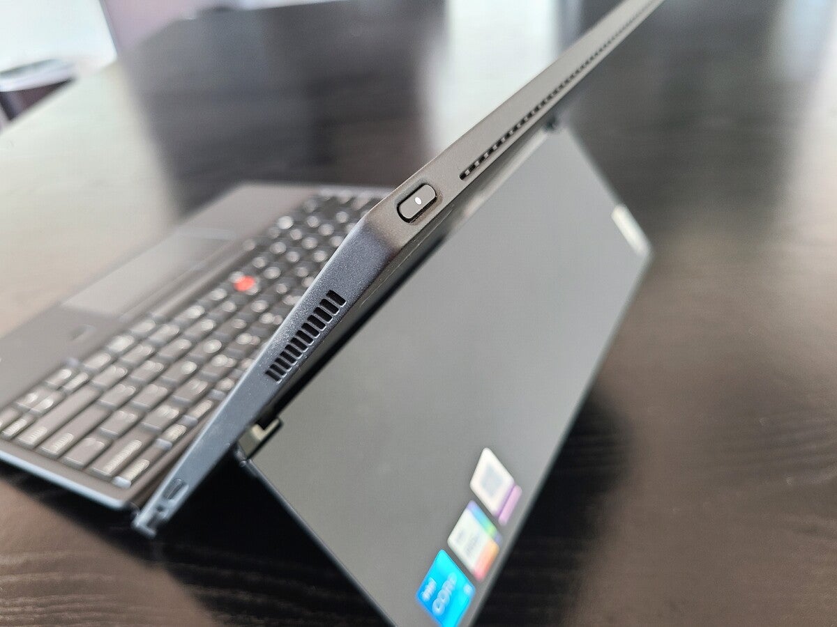 Lenovo ThinkPad X12 Detachable Gen 1venting