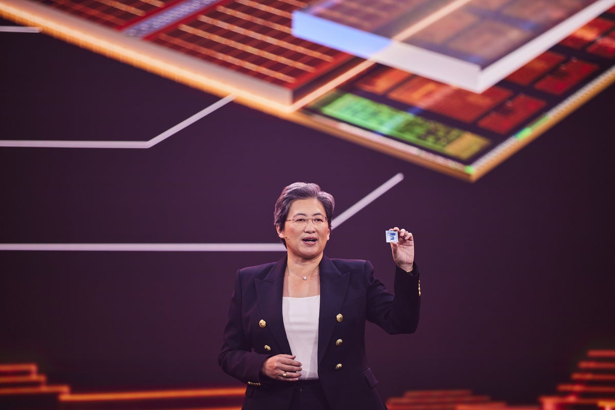 AMD's Lisa Su holds a prototype Ryzen with V-Cache