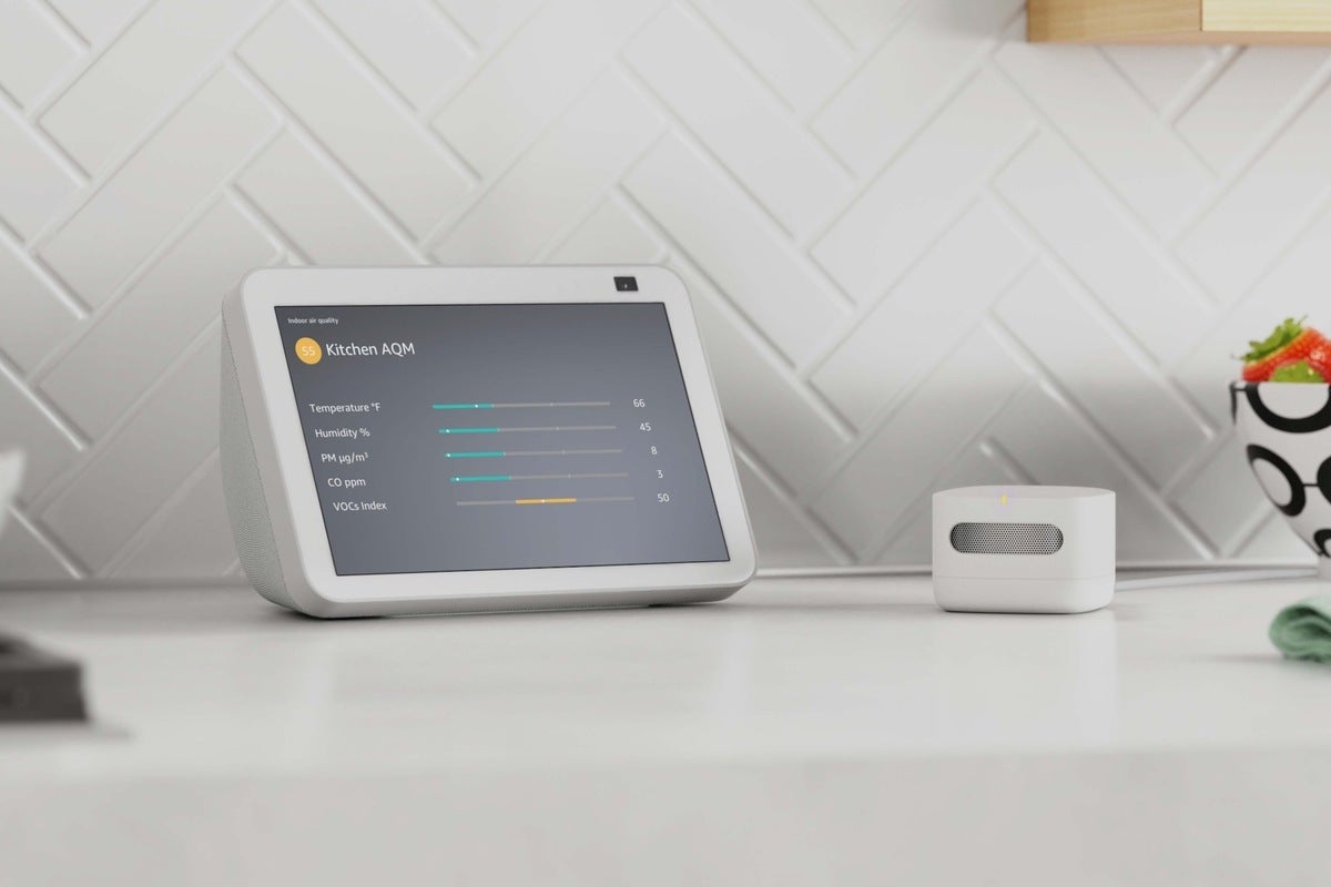 amazon smart air quality monitor lifestyle image 1