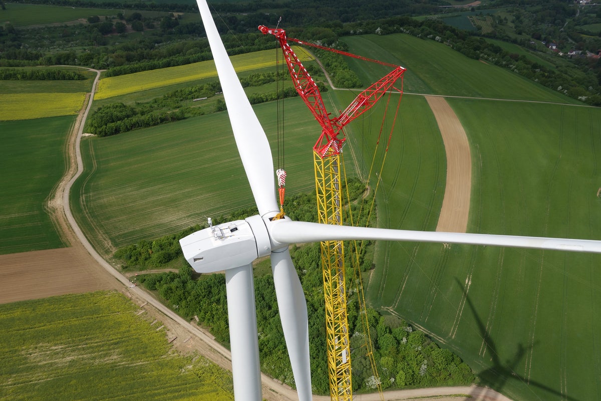 A Climbing Crane Helps Energy Harvesting Reach New Heights