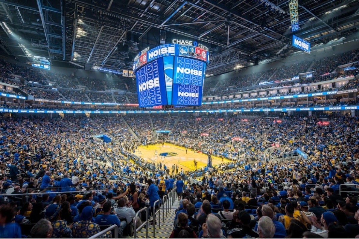 Aruba Wi-Fi 6E: A Slam Dunk for The Golden State Warriors and Its Fans Aruba Wi-Fi 6E: A Slam Dunk for The Golden State Warriors and Its Fans
