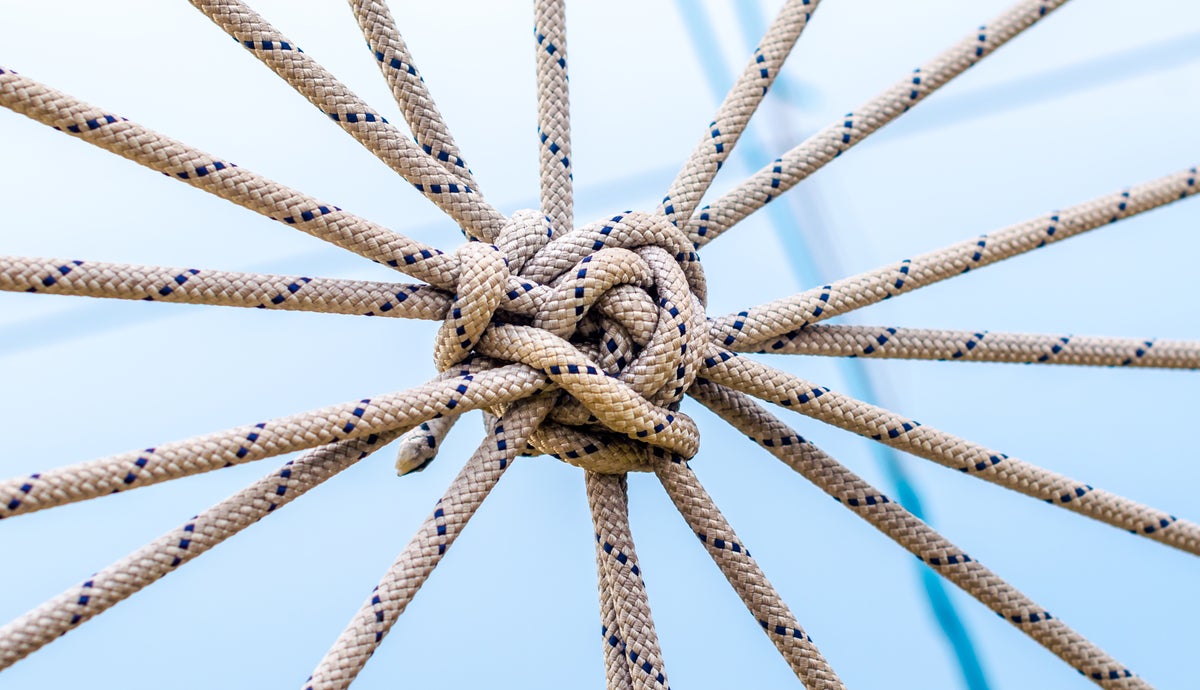 shutterstock 1152151433 web of ropes and a big knot against a blue sky