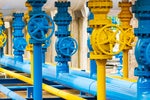 shutterstock 1921909664 blue and yellow pipelines and valves at a gas plant