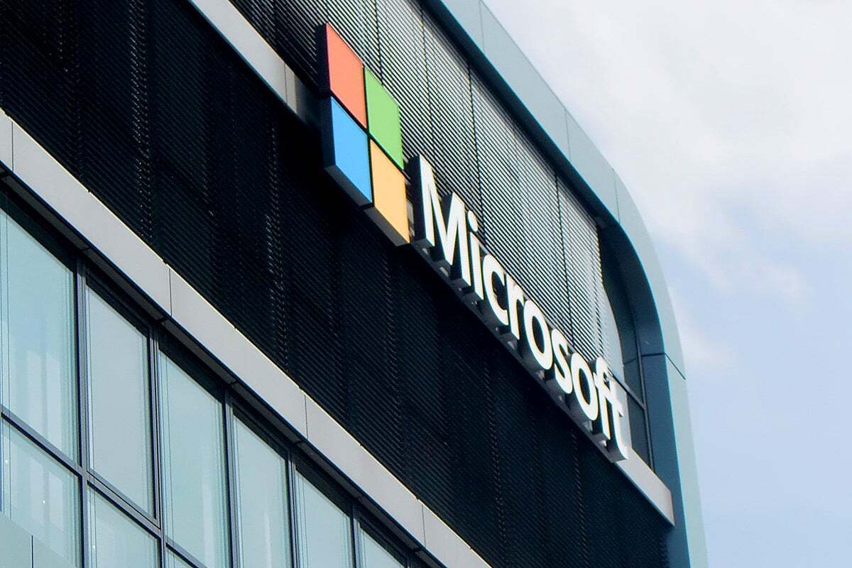 Read more about the article Microsoft bets on cloud growth as it continues to battle PC sales slump