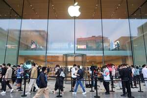 Apple backs off its return-to-work policy, cites virus resurgence