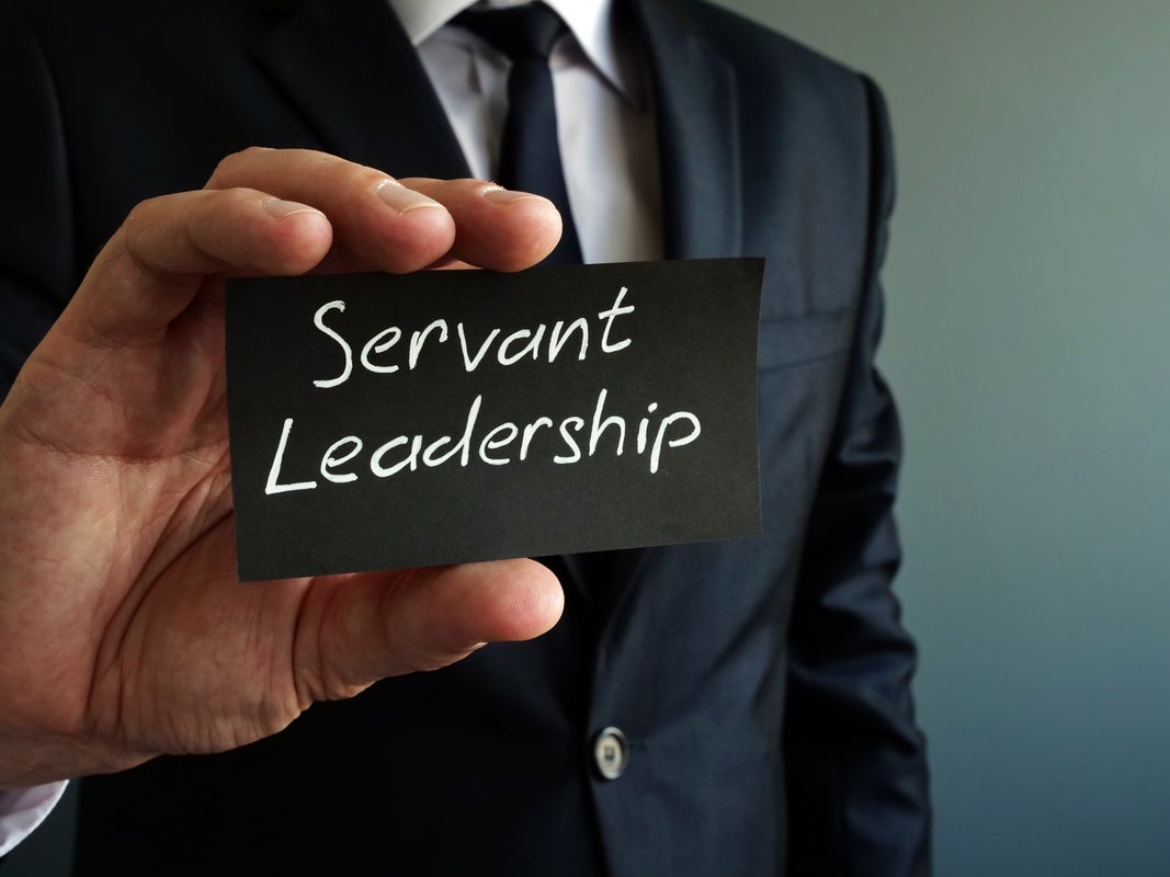 Image: 8 servant leadership doâs and donâts