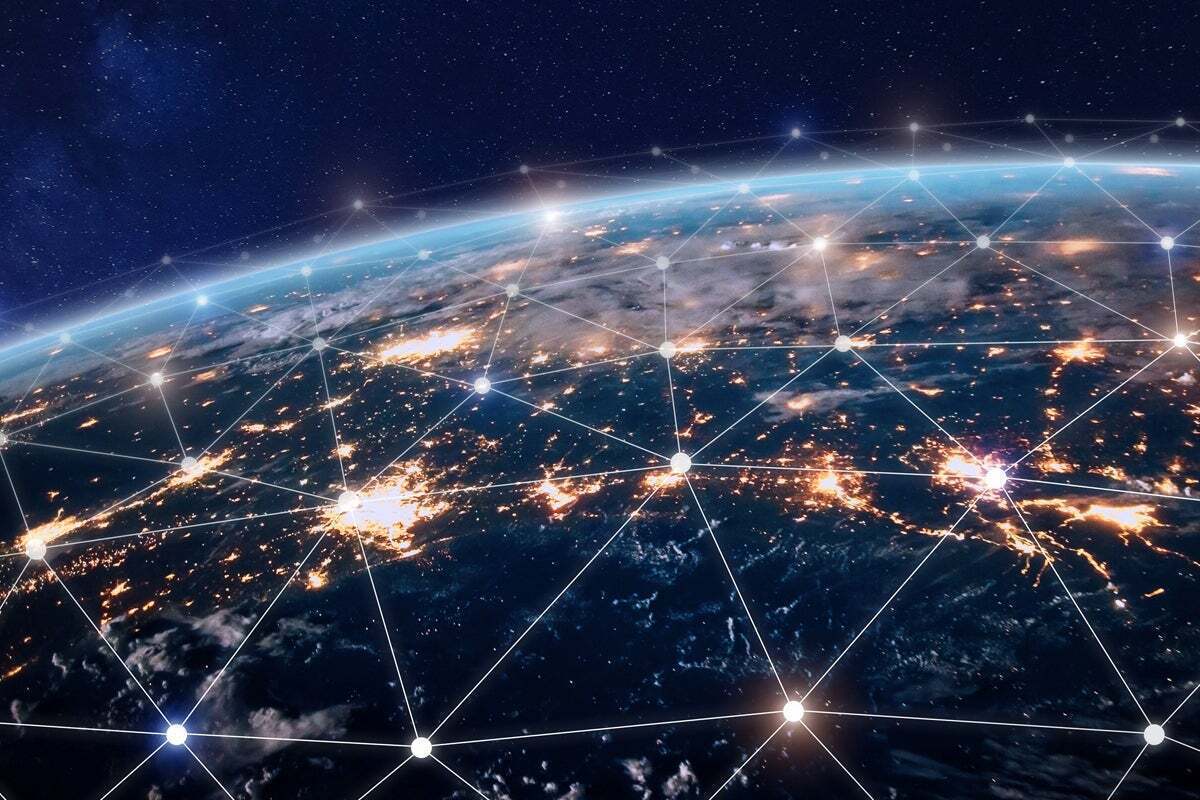 Image: Global hosting providers help keep key Ukraine web sites available