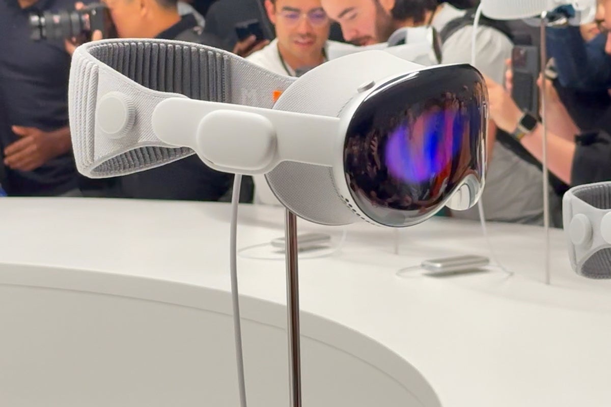 Image: Donât let Appleâs Vision Pro come in by the backdoor